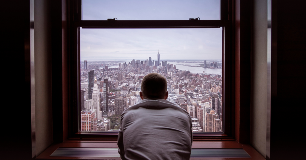 Mente subconscia, uomo che guarda la vita davanti a sé - Blog